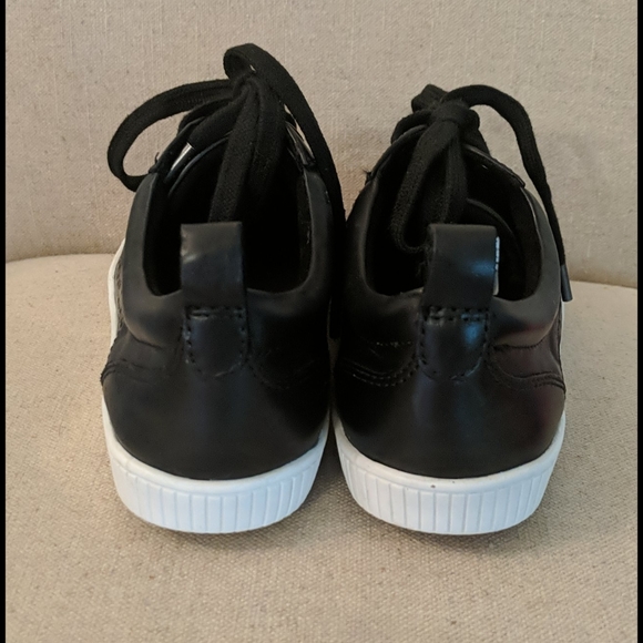 earth tangor sneaker